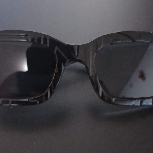 Fendi Sunglasses - Picture 2 of 4
